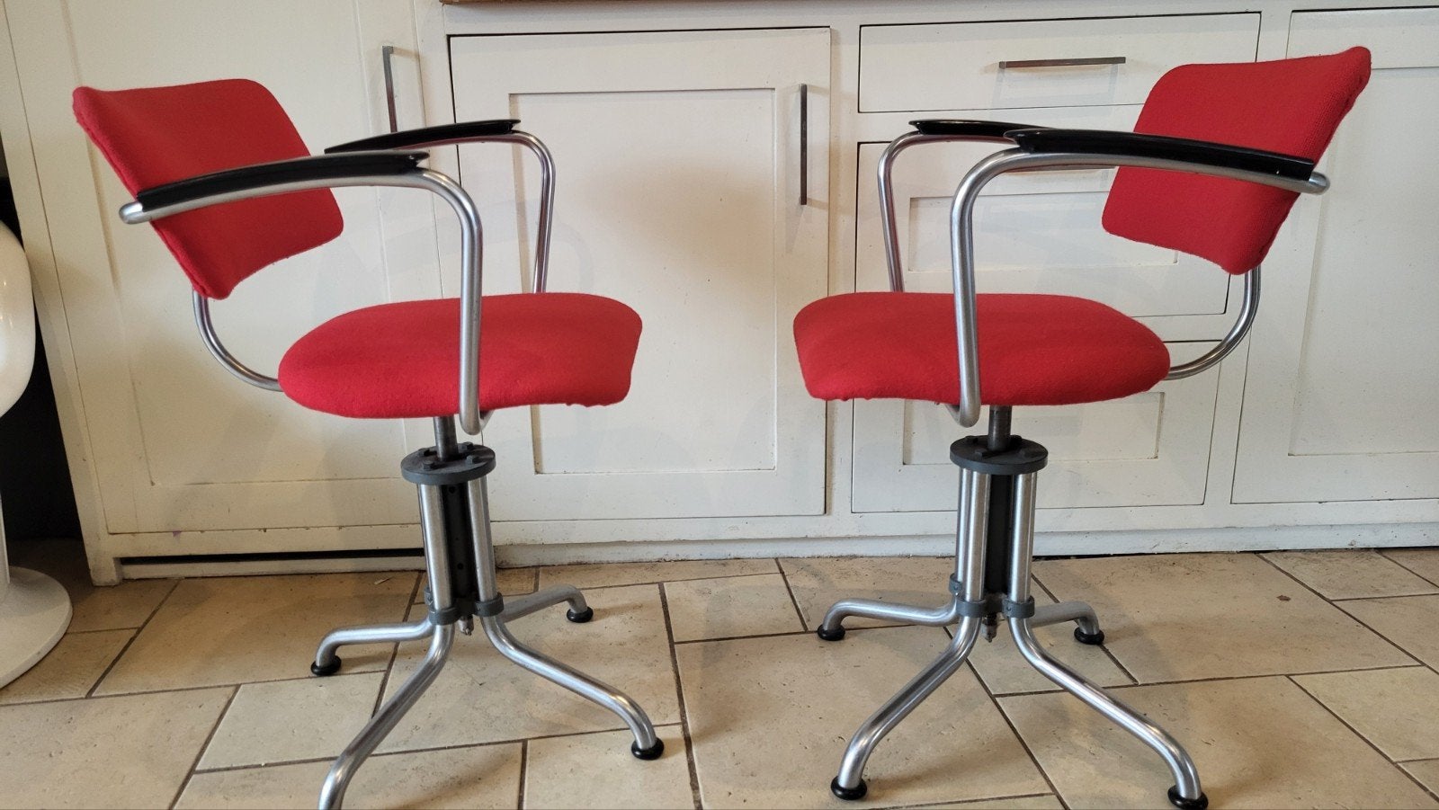 Een iconische Gispen 354 bureaustoel ontworpen door W.H. Gis, Ophalen, Twee, Stof, Gispen vintage
