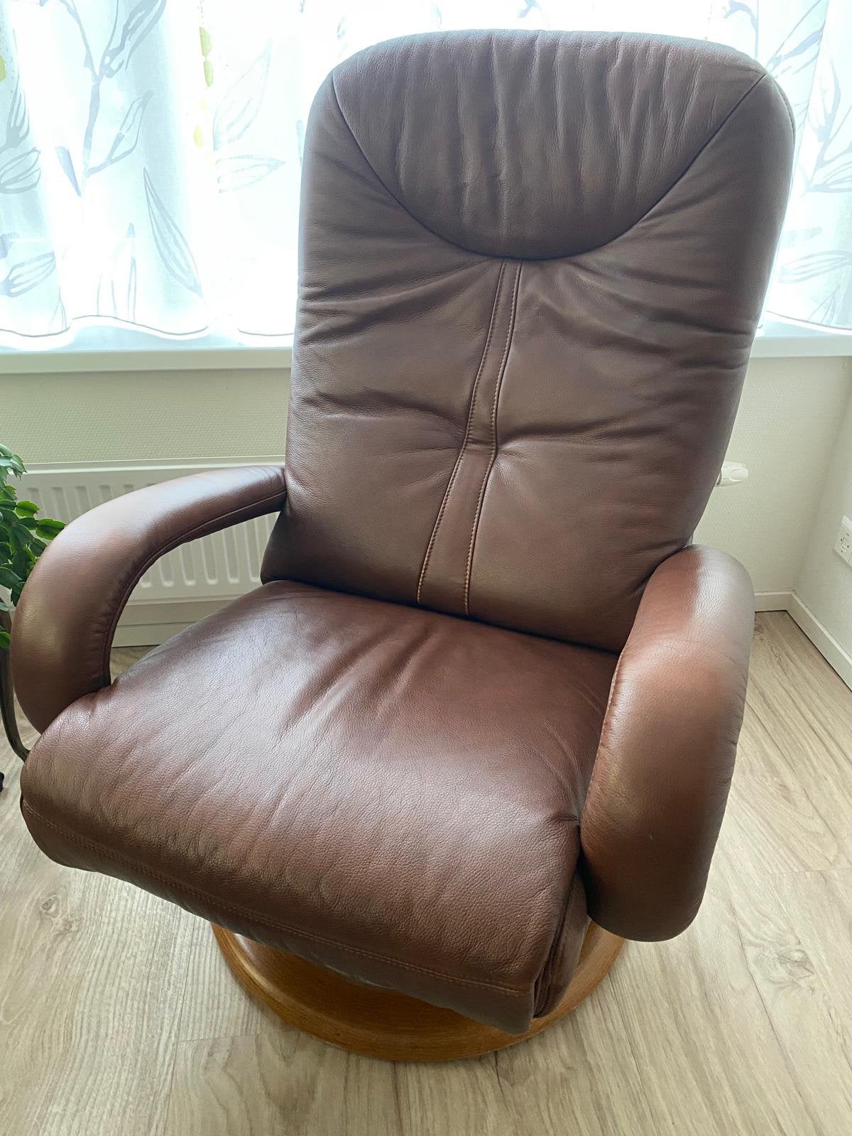 Relax stoel MOET SNEL WEG!, Huis en Inrichting, Fauteuils, Ophalen, Gebruikt, 50 tot 75 cm, Leer