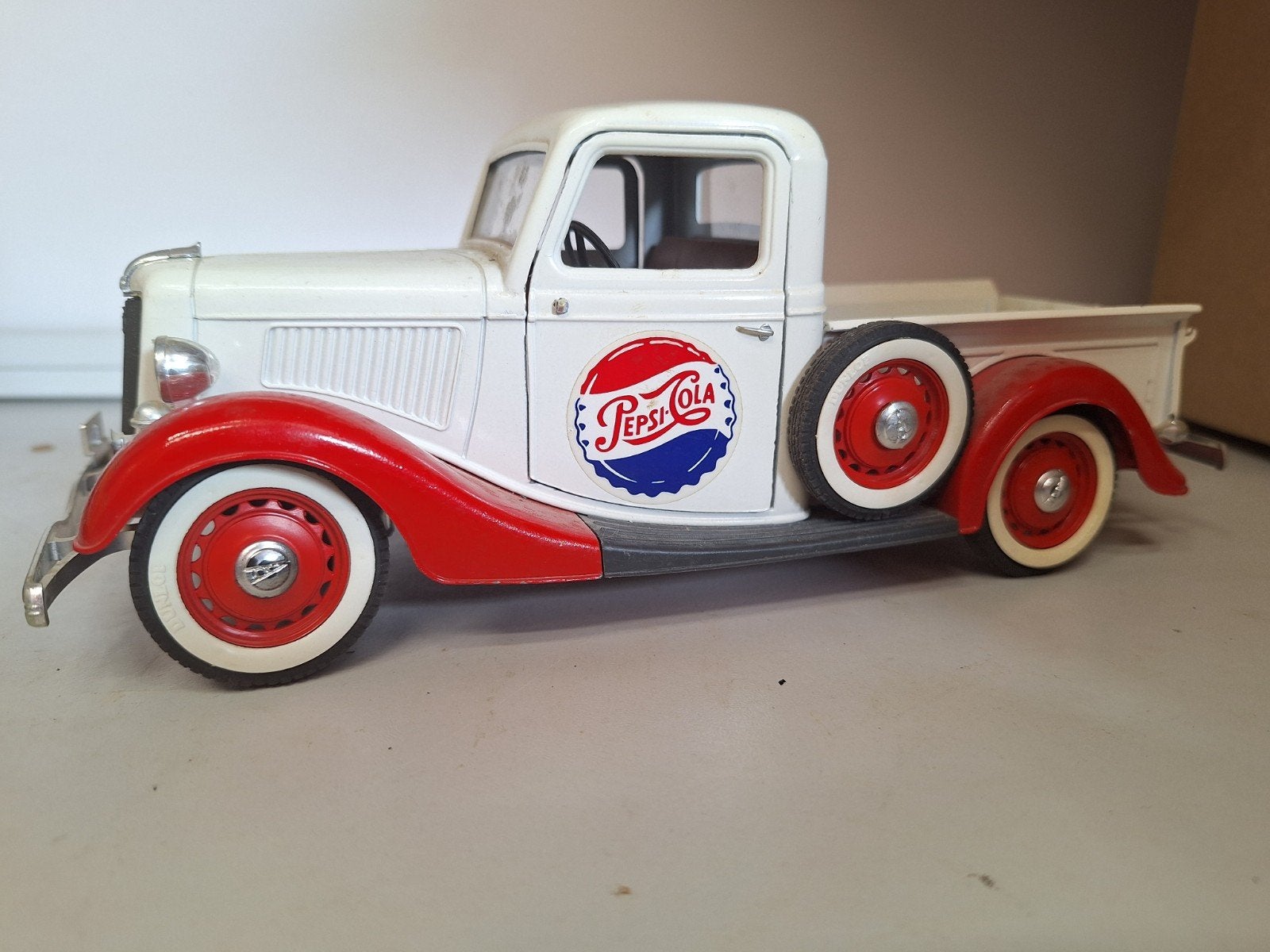 Ford V8 Pepsi Cola Pick-up 1:18 Modelauto, Ophalen of Verzenden, Gebruikt, Auto, Overige merken