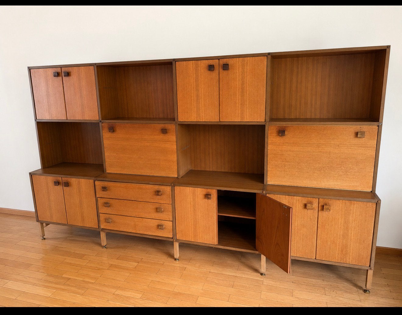 Top Form teak wandkast 308 cm Mid Century Design Jaren 60/70, --, 200 cm of meer, Ophalen of Verzenden, Zo goed als nieuw