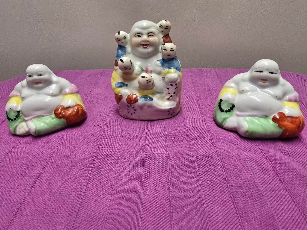 3 porseleinen buddha beeldjes, Huis en Inrichting, Woonaccessoires | Boeddhabeelden, Ophalen of Verzenden