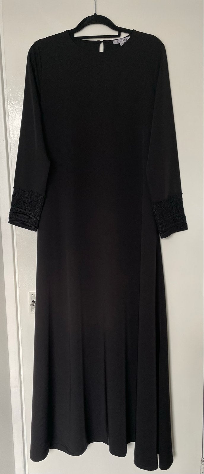 Mooie A-lijn abaya met kanten mouwtjes, Maat 38/40 (M), Zwart, Miliana, Ophalen of Verzenden