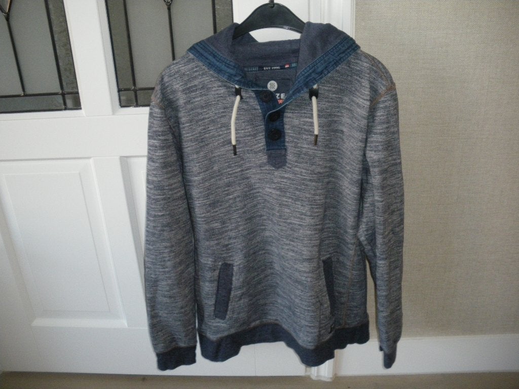 hele mooie blauwe najaars sweater capuchon noize mt large, Ophalen of Verzenden, Zo goed als nieuw, Maat 52/54 (L), Blauw