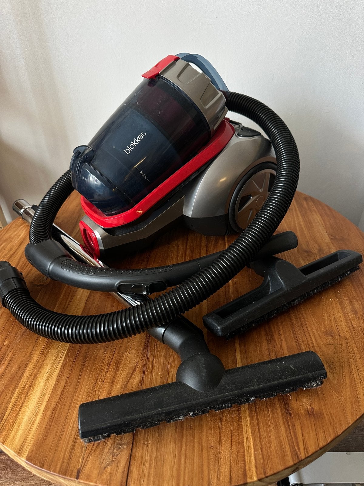 Blokker Stofzuiger 600W - Compact en Krachtig, Witgoed en Apparatuur, Stofzuigers, Ophalen, Gebruikt, Sledestofzuiger, Minder dan 1200 watt