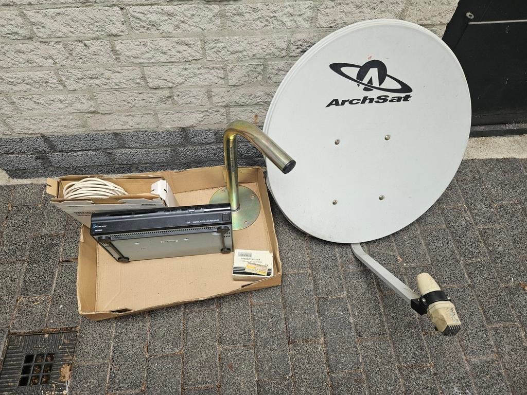 ArchSat schotelantenne met Strong SRT8000 ontvanger, Gebruikt, (Schotel)antenne-accessoires, Nvt, Nvt
