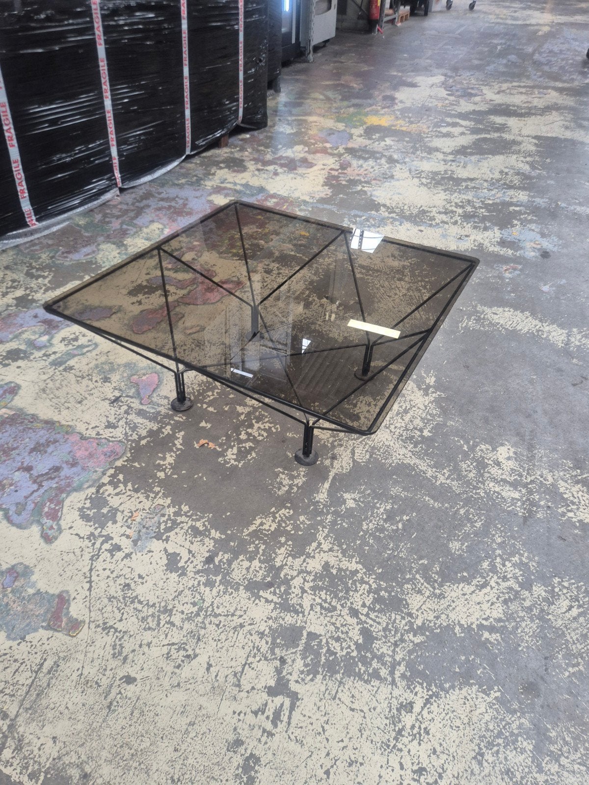 Glazen salontafel met metalen onderstel, Ophalen, Gebruikt, 50 tot 100 cm, Vierkant