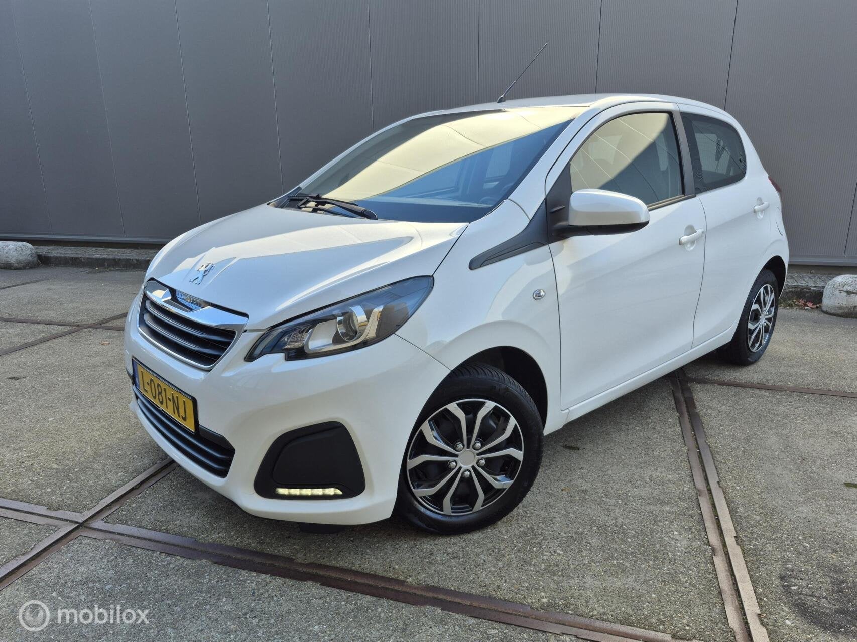 Peugeot 108 1.0 e-VTi Carplay / Camera / Airco / NAP!, Auto's, Voorwielaandrijving, Gebruikt, Euro 6, 4 stoelen