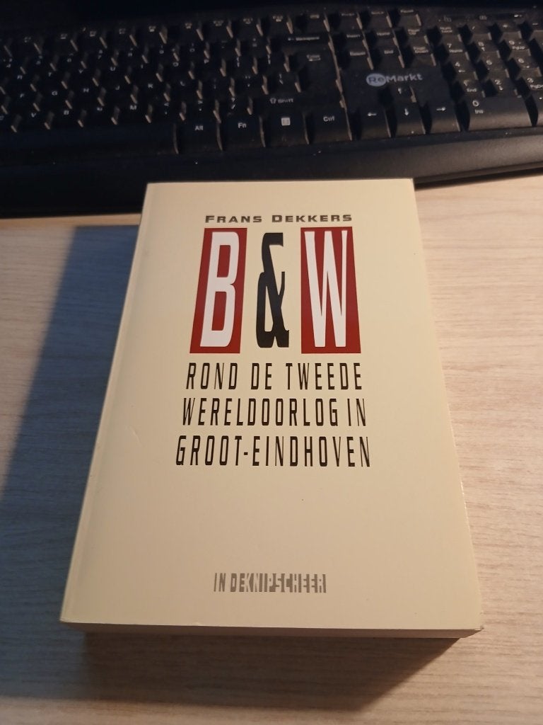 B&W rond de Tweede Wereldoorlog in Groot-Eindhoven, Ophalen of Verzenden, 20e eeuw of later, Gelezen, Frans Dekkers