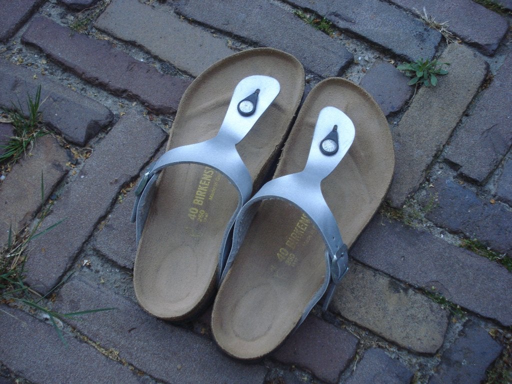 GRATIS VERZENDEN ZILVEREN GIZEH BIRKENSTOCKS MT 40, Slippers, Overige kleuren, Verzenden, Zo goed als nieuw