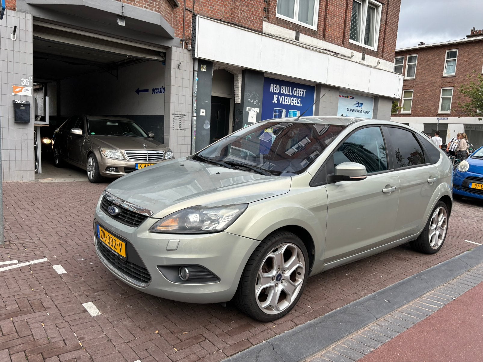 Ford Focus 1.6 74KW 5D 2009 Grijs kleur Cruise Airco radio, Auto's, 4 cilinders, 620 kg, 49 €/maand, Handgeschakeld