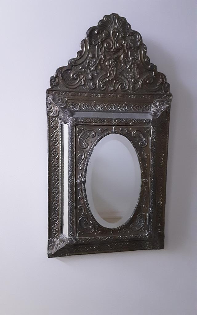 Antieke koperen spiegel met 2 borstels, geslepen glas, Antiek en Kunst, Curiosa en Brocante, Ophalen