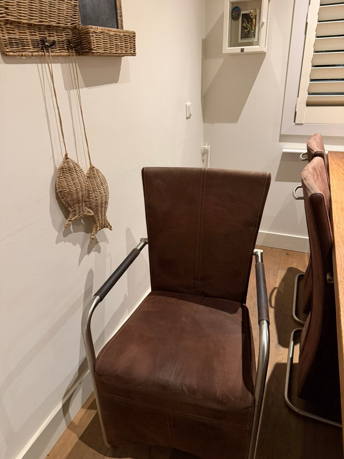 6 bruine eetkamerstoelen suède look/ RVS, Gebruikt, Bruin, Ophalen of Verzenden, Vijf, Zes of meer stoelen