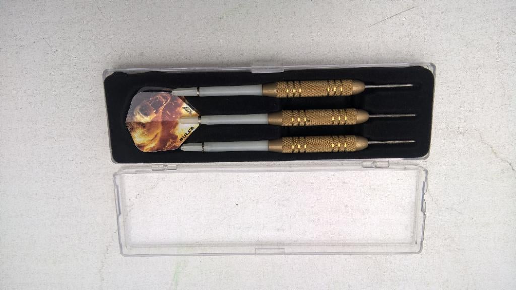 TE koop aangeboden mooi darts bord pijlen. doe gepast bod., Ophalen of Verzenden, Zo goed als nieuw, Pijlen