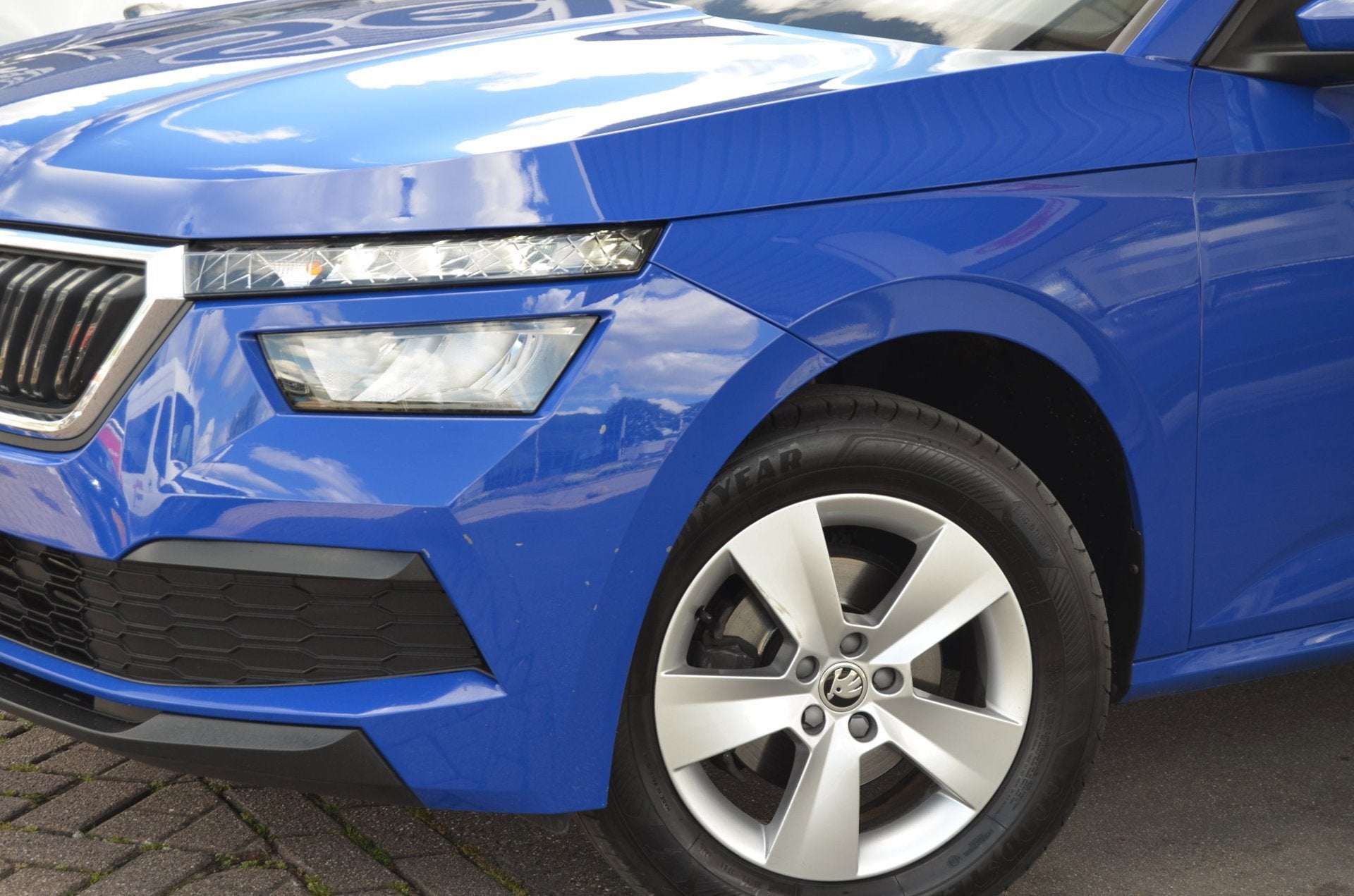 Skoda Kamiq 1.0 TSI Ambition|TREKHAAK|CARPLAY|SENSOREN|LED, Dealer onderhouden, Gebruikt, Euro 6, Blauw