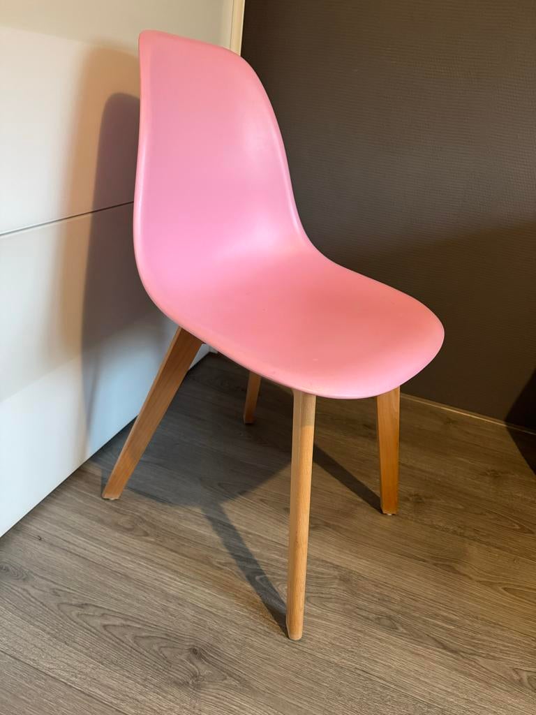 Roze kuip stoelen met houten poten - Modern design, Twee, Overige kleuren, Zo goed als nieuw, Ophalen