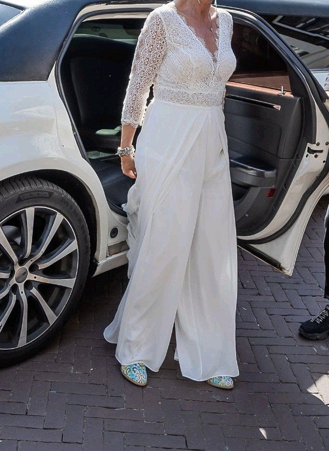 Elegante Kanten Jumpsuit/trouwjurk met Sleep - Maat 38, Ophalen, Zo goed als nieuw, Maat 38/40 (M), Wit