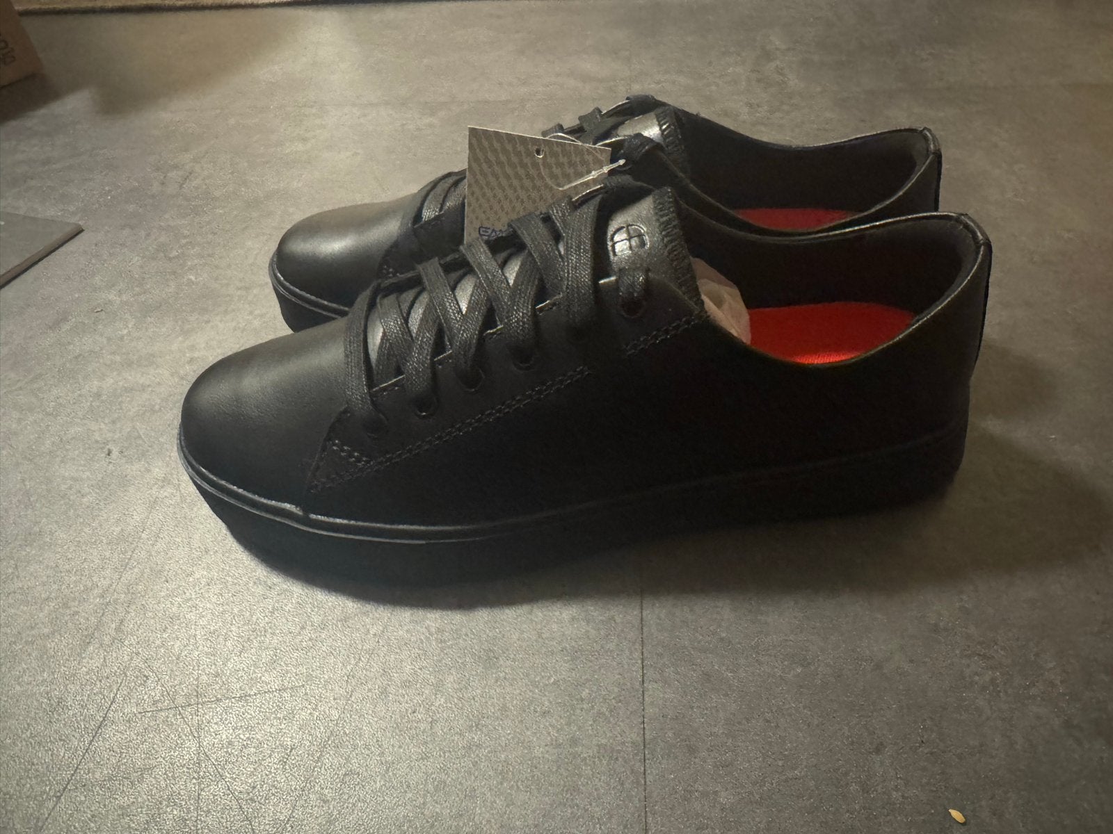 Nieuwe Shoes For Crews MOZO sneakers, maat 42, zwart, Zwart, Nieuw, Ophalen of Verzenden, Sneakers of Gympen