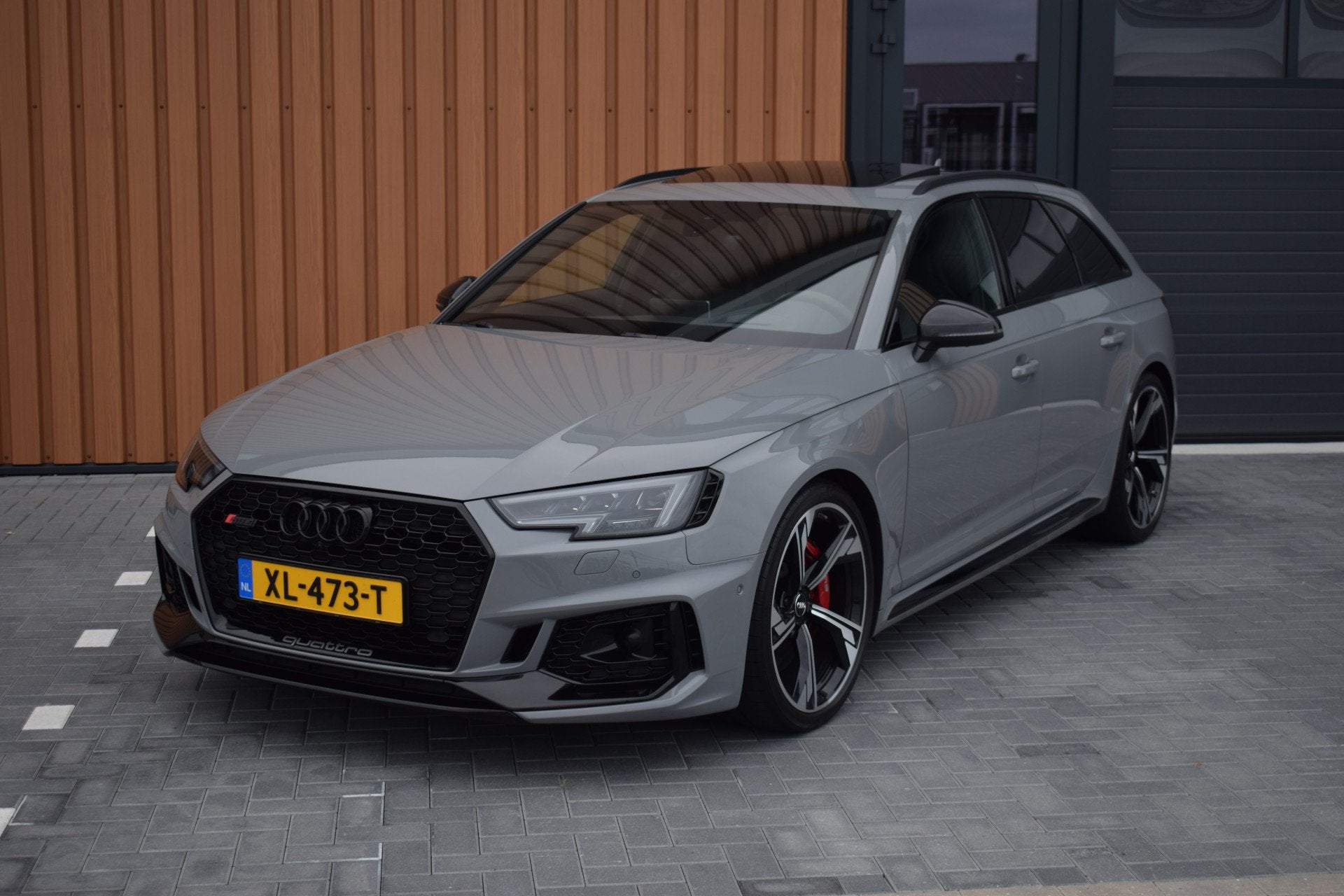 Foto 12 van Audi RS4 2.9 TFSI 450pk Quattro Pano | HUD | Milltek | 360 c