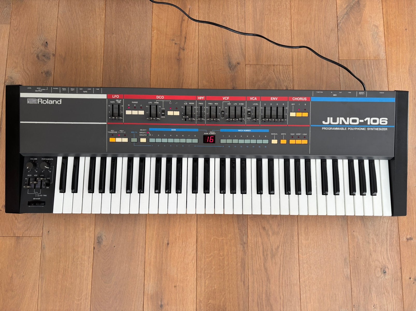 Roland Juno 106 - gereviseerd, 61 toetsen, Roland, Ophalen of Verzenden, Zo goed als nieuw