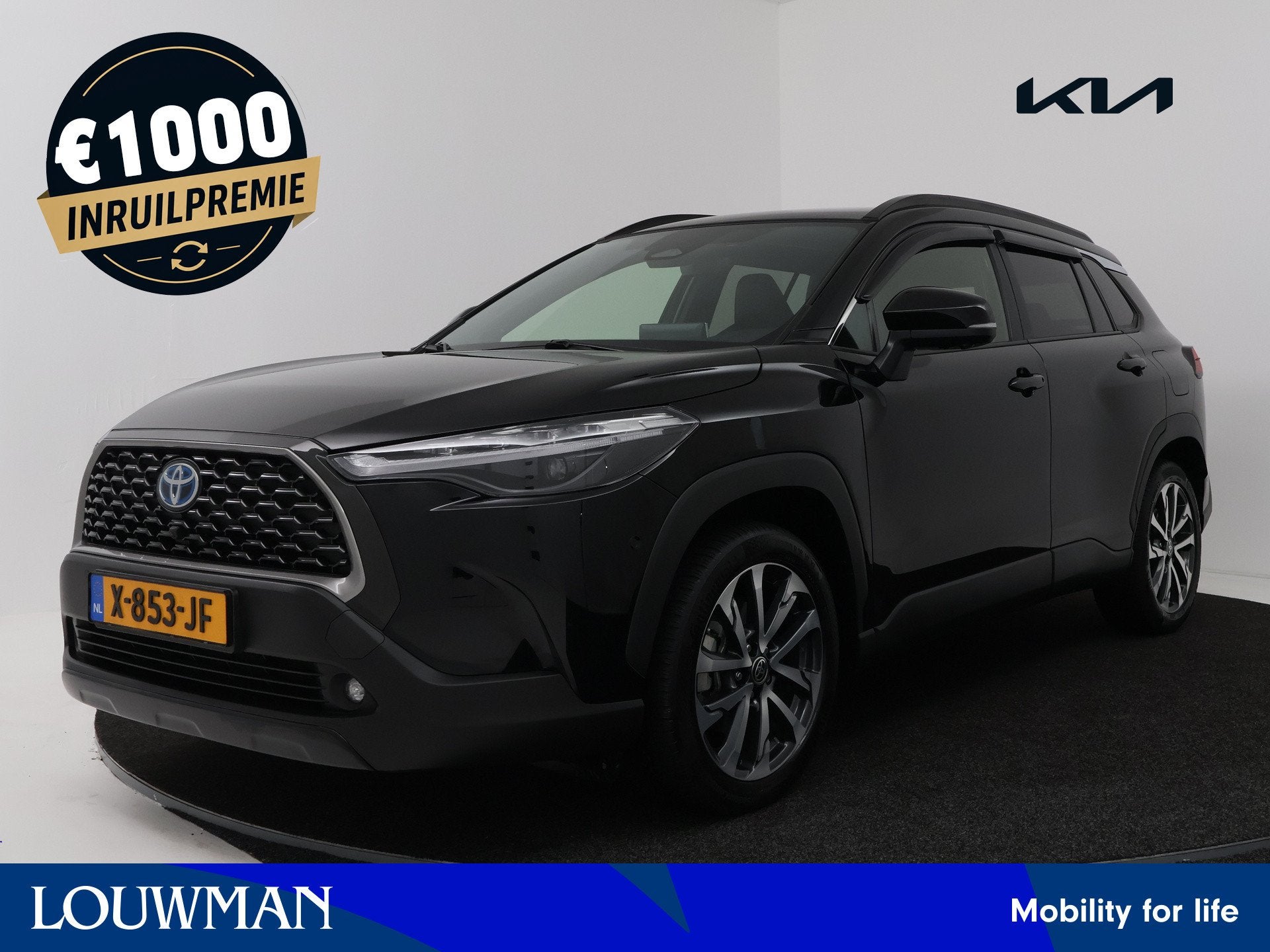 Toyota Corolla Cross Hybrid 200 Executive | Panoramadak | Le, Auto's, 12 maanden, Gebruikt, 4 cilinders, Zwart