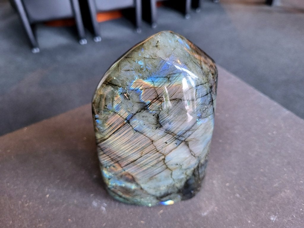 Labradoriet, 1,9 kg, 16cm hoog, 67,- euro en nog veel meer., Ophalen, Mineraal