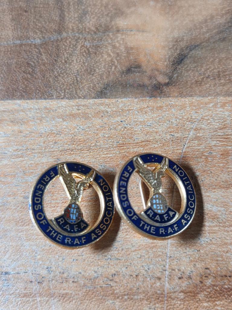 2x speld raf, Ophalen of Verzenden, Luchtmacht, Engeland, Embleem of Badge