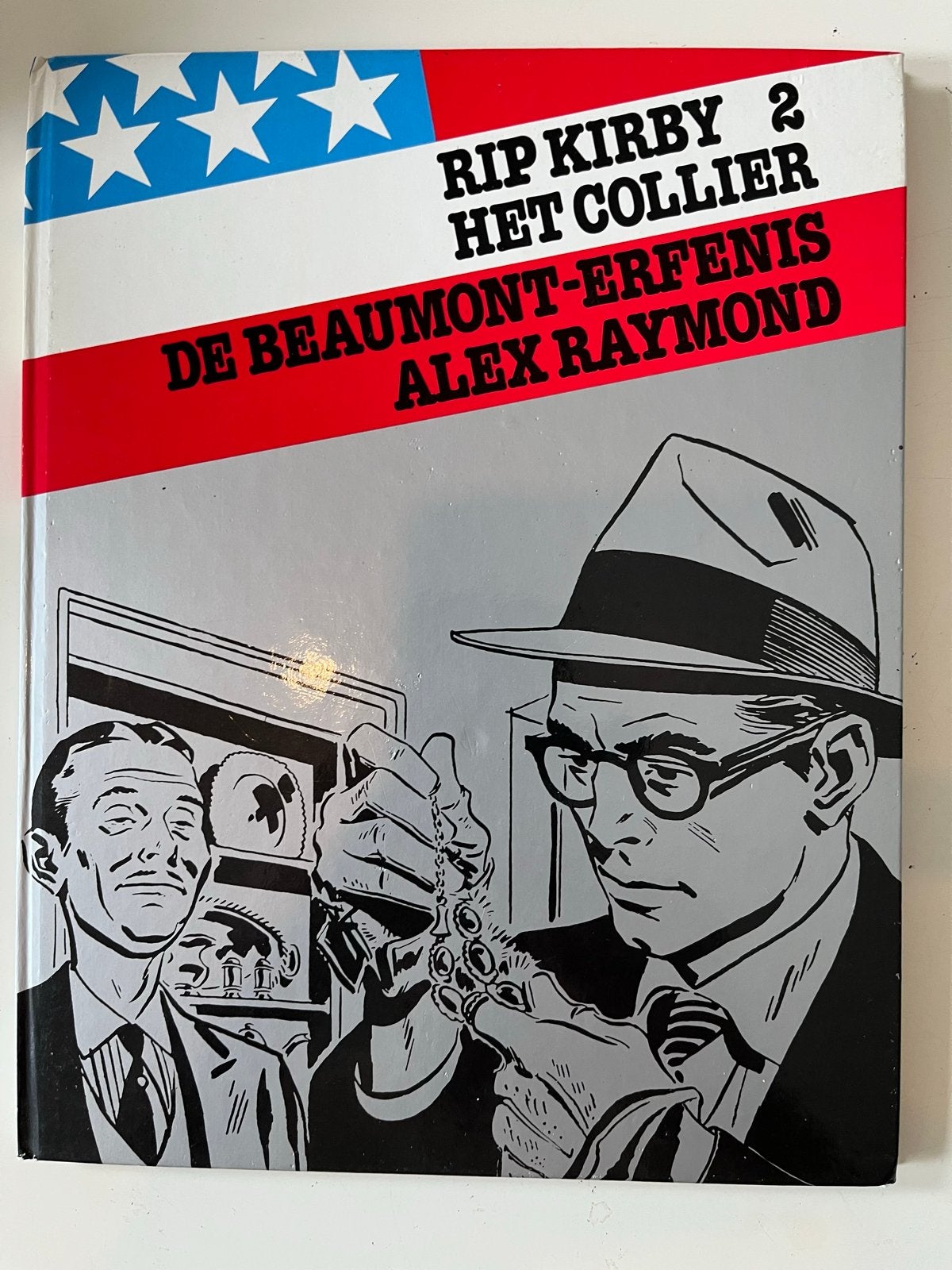 Rip Kirby 2: Het Collier / De Beaumont-erfenis, Boeken, Eén stripboek, Ophalen of Verzenden, Zo goed als nieuw