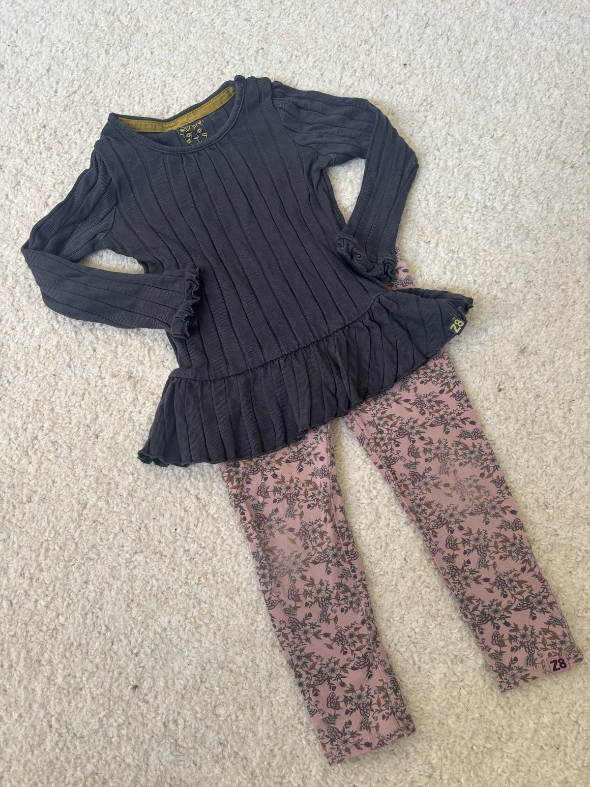 Z8 Setje maat 86 - Donkergrijs shirt en roze legging, Kinderen en Baby's, Babykleding | Maat 86, Ophalen of Verzenden, Gebruikt