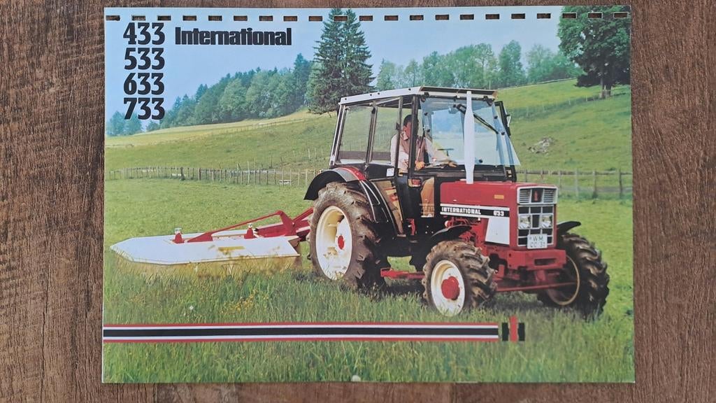 Folder International Harvester tractoren 433 533 633 733, Boeken, Catalogussen en Folders, Ophalen of Verzenden, Gelezen, Folder