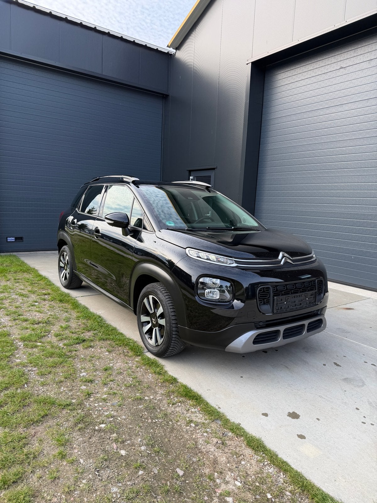 Citroën C3 Aircross 2021 – Zeer nette & complete uitvoering, Auto's, Dealer onderhouden, 1199 cc, Zwart, Bedrijf