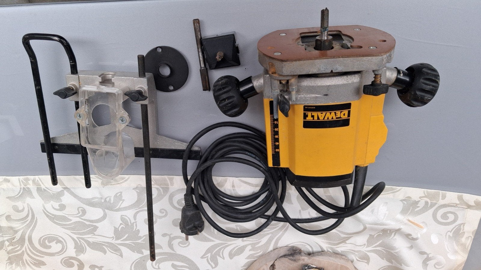 DeWalt Bovenfrees DW614-QS - 750W, Doe-het-zelf en Verbouw, Gereedschap | Freesmachines, Gebruikt, DeWalt, Ophalen of Verzenden