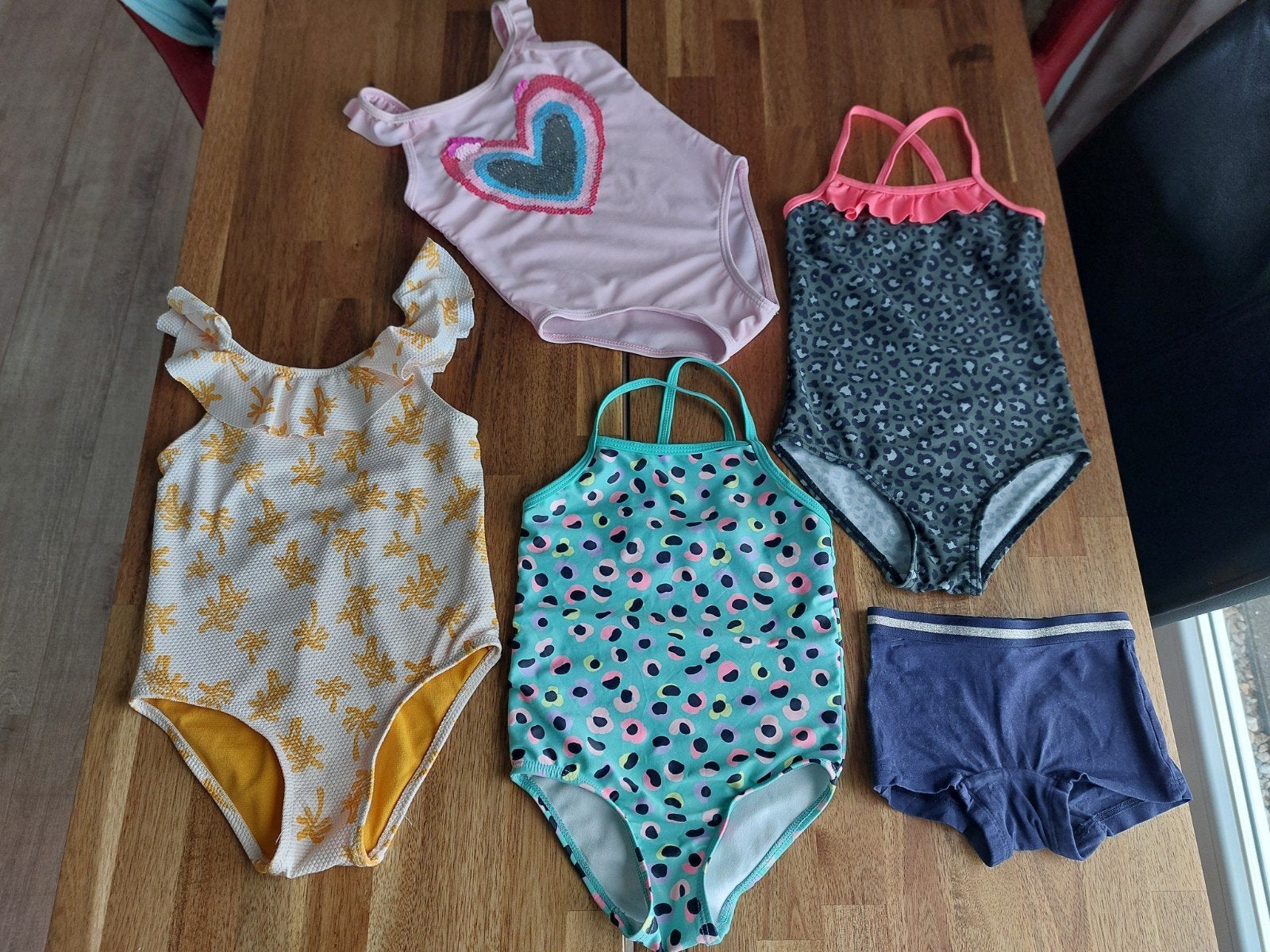 4x BADPAK IN NIEUWSTAAT maat 98/104 van PRENATAL + HEMA, Kinderen en Baby's, Kinderkleding | Kinder-zwemkleding, Maat 104, Badpak