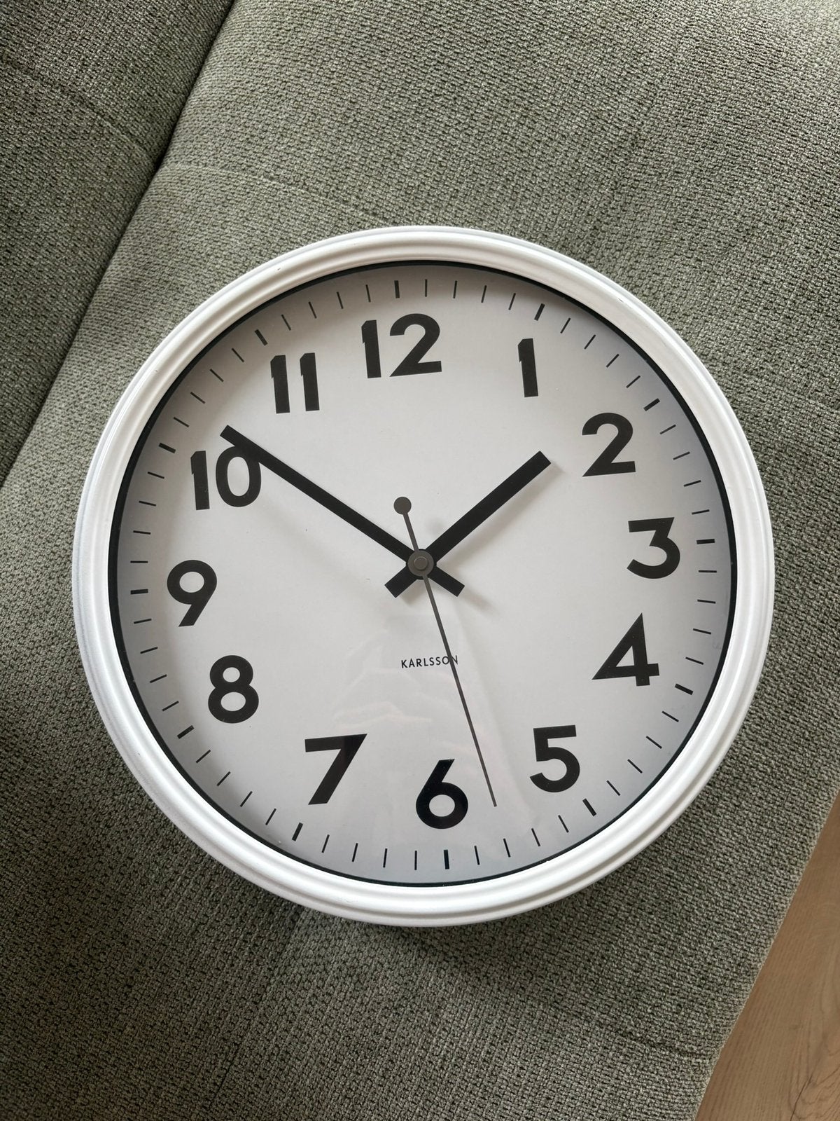 Karlsson klok diameter 37cm, Ophalen of Verzenden, Zo goed als nieuw, Wandklok