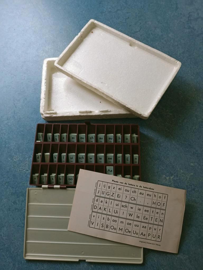 origineel en compleet letterdoosje UZT, Ophalen of Verzenden