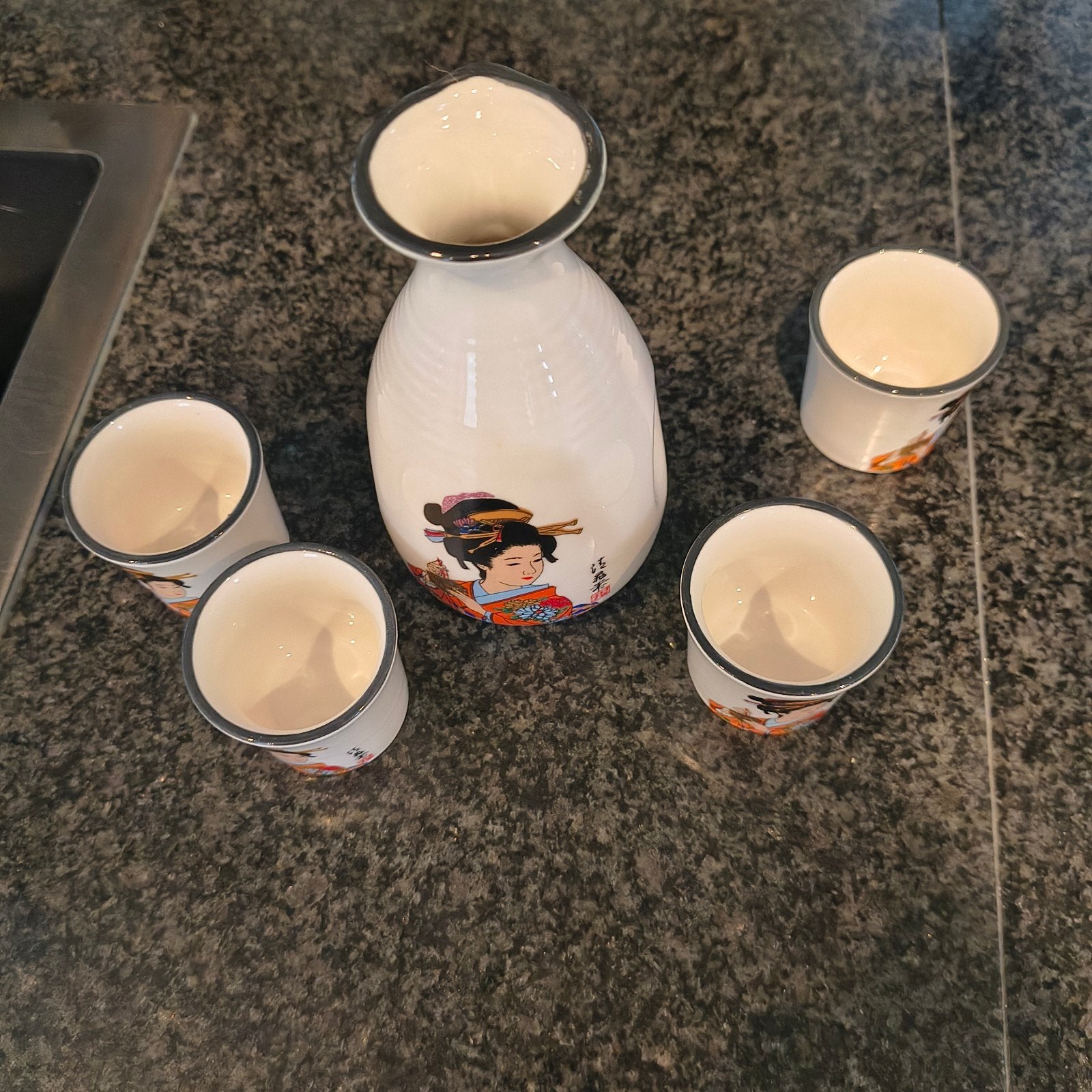 Japanse sake set met karaf en 4 kopjes, Ophalen