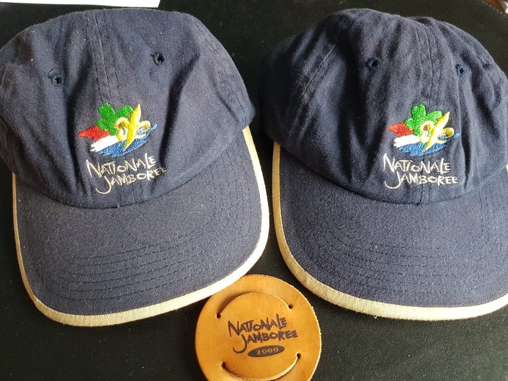 2 petten + dasring Nationale Jamboree 2000, Ophalen of Verzenden, Zo goed als nieuw, Embleem, Speld of Insigne