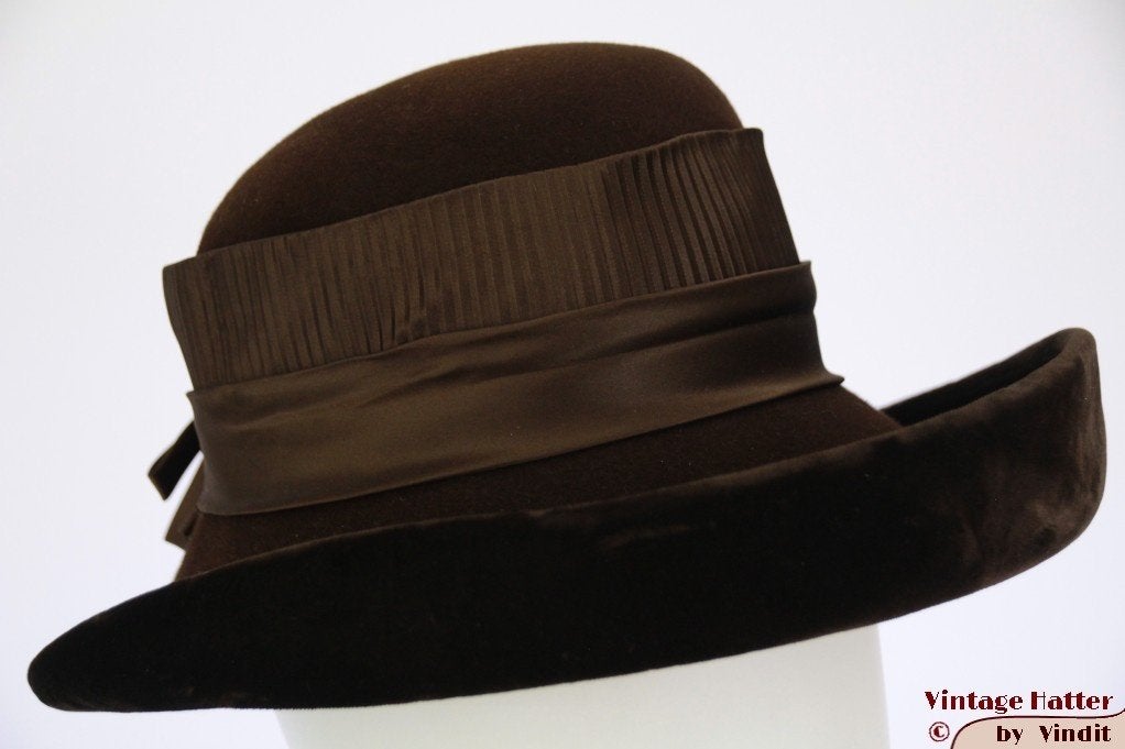 Vintage Dameshoed bruin wijd met fluwelen onderkant 55 =S-XS
