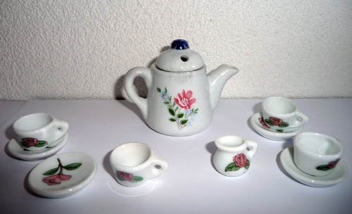 Miniatuur theeservies met opdruk roos, Ophalen of Verzenden, Zo goed als nieuw
