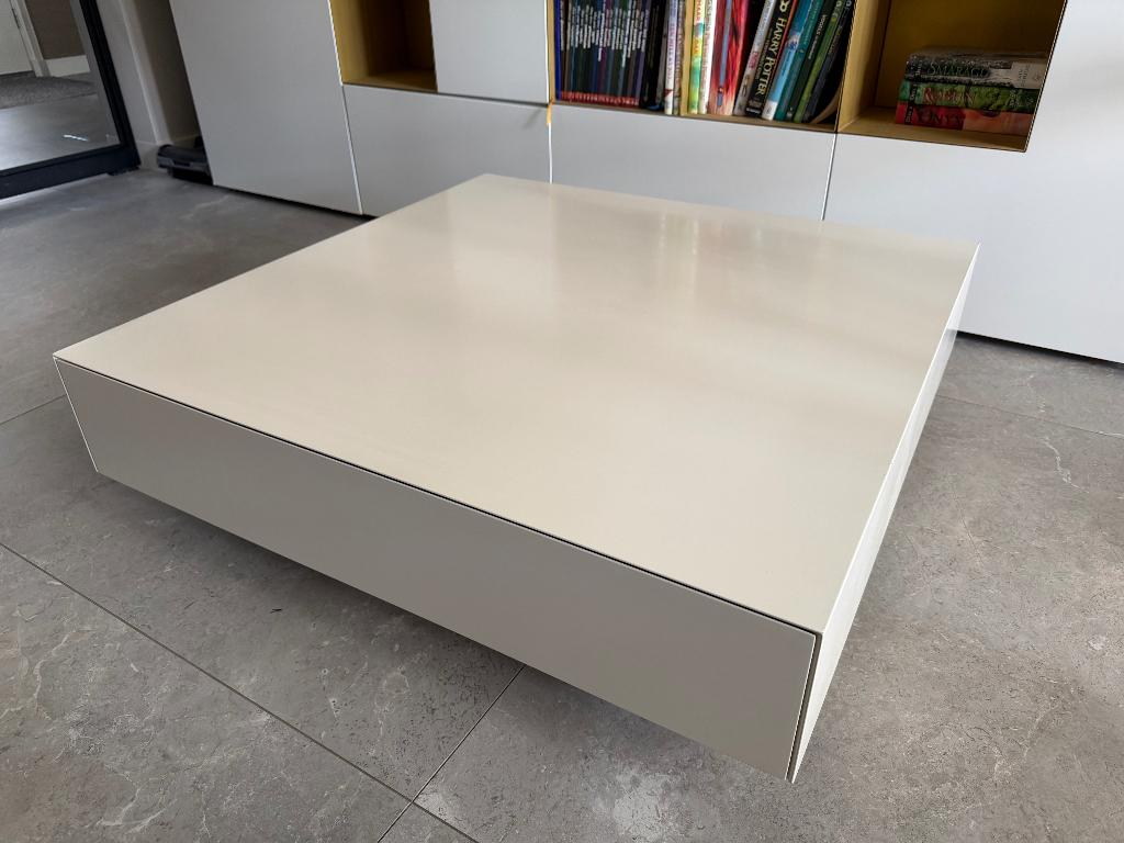 Bijzettafel met lades, Huis en Inrichting, Tafels | Bijzettafels, Ophalen, Minder dan 45 cm, Gebruikt, Vierkant