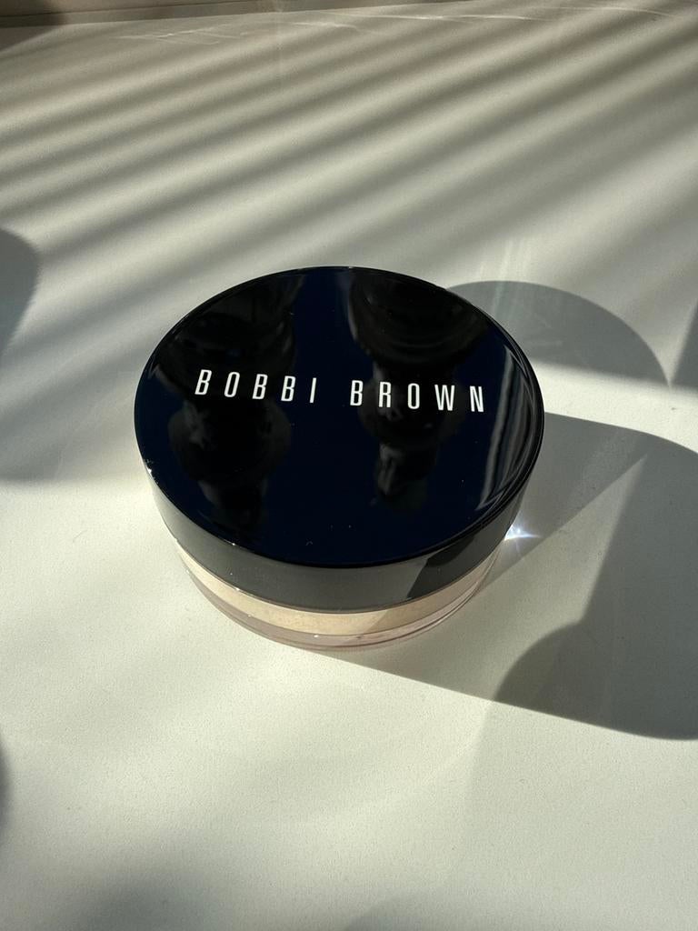Bobbi Brown Sheer Finish Loose Powder - Pale Yellow 1, Gehele gezicht, Geel, Ophalen of Verzenden, Zo goed als nieuw
