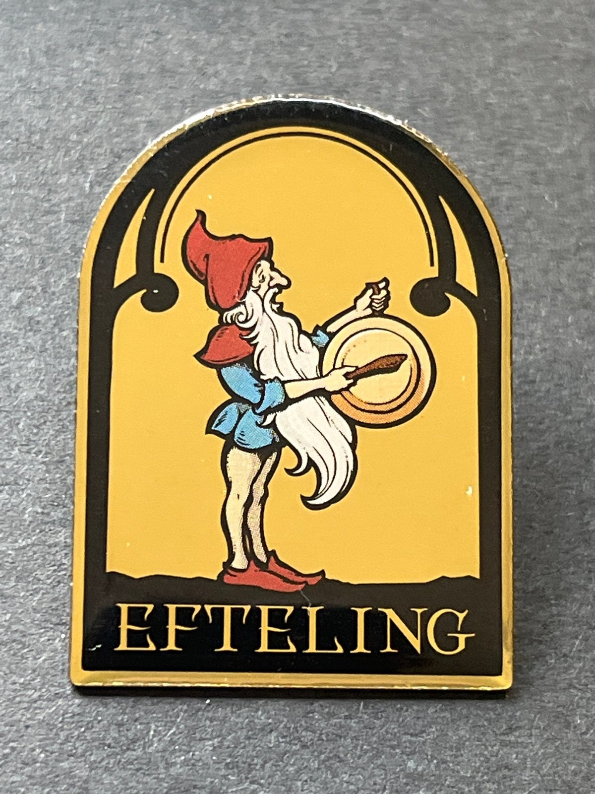 Efteling kabouter Smidje pin - Vintage speldje, Gebruikt, Efteling, Ophalen of Verzenden, Button of Speldje