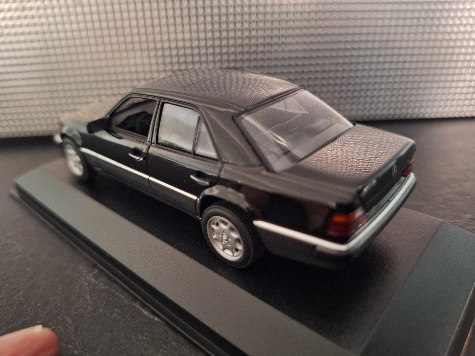 Mercedes Benz 500E (W124) 1992 Schaal 1:43, Overige merken, Nieuw, Ophalen of Verzenden, Maxichamps