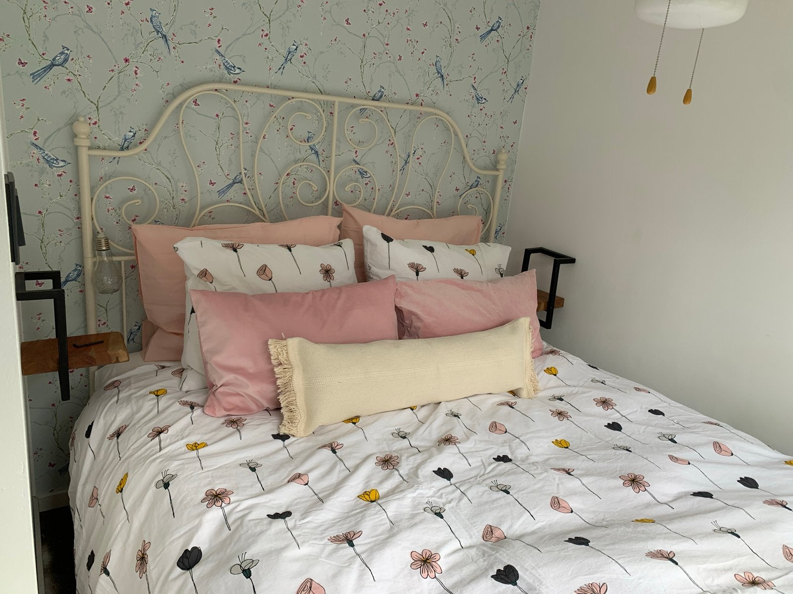Tweepersoons bed met sierlijk metalen frame, Ophalen, Tweepersoons, Zo goed als nieuw, Metaal