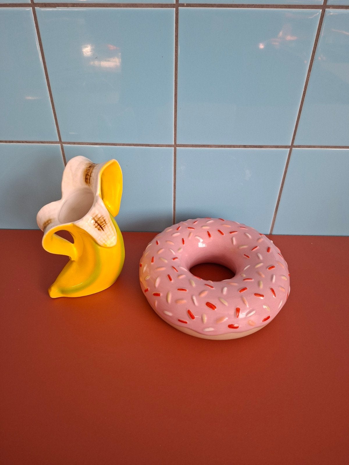 Keramische bananenvaas en donut decoratie, Meerkleurig, Ophalen of Verzenden, Zo goed als nieuw, Modern