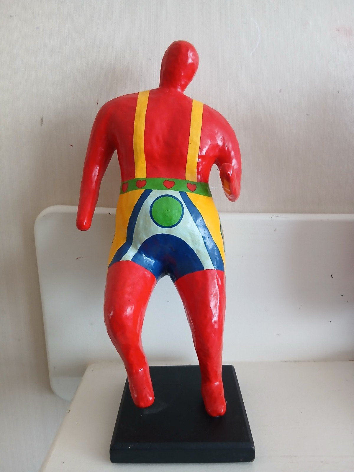 kleurrijk papier mache ? beeld man zwemkleding, Ophalen of Verzenden, Gebruikt