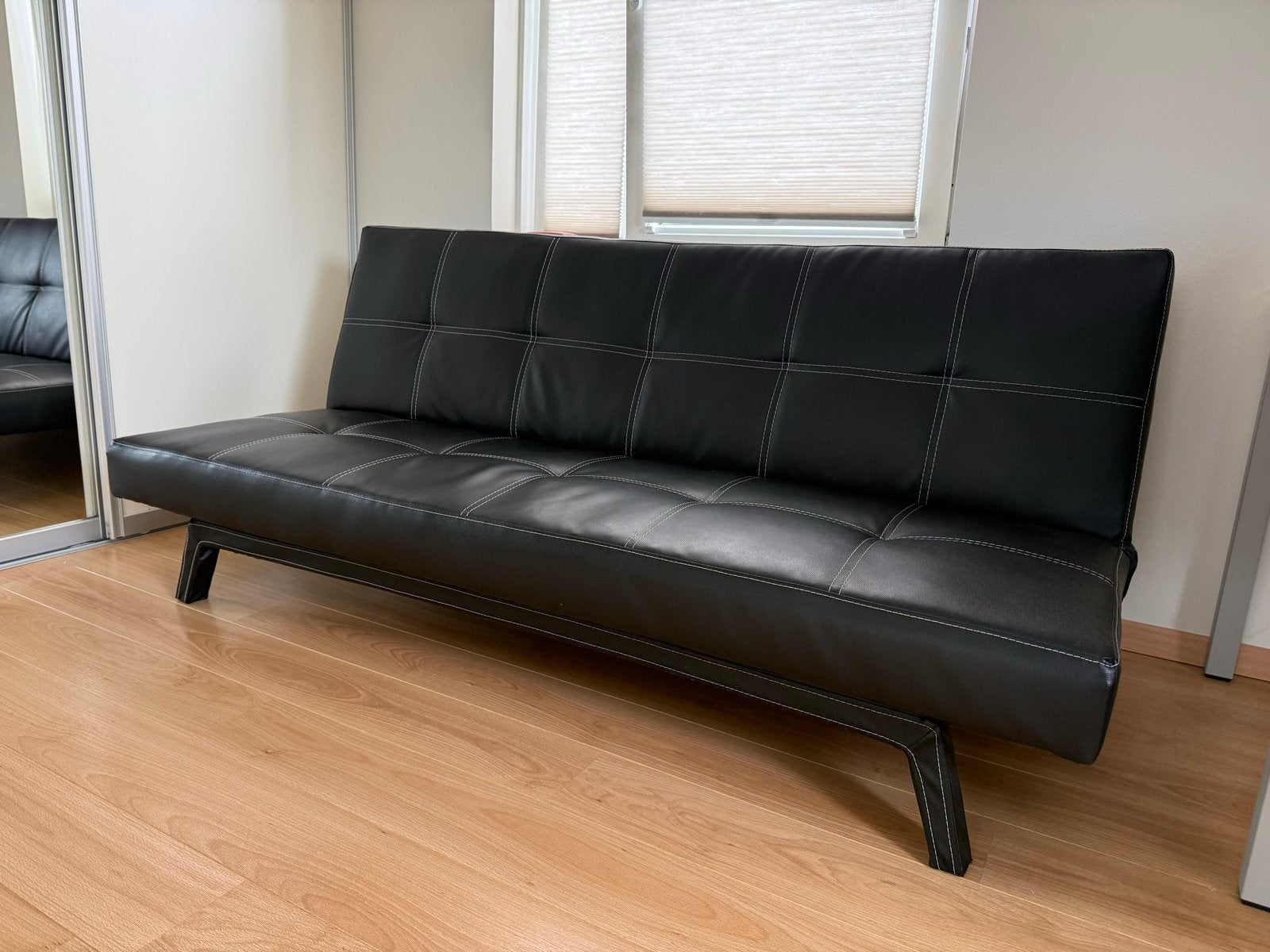 Zwart slaapbankje - Ideaal voor kleine ruimtes, Ophalen, 100 cm, Zwart, Tweepersoons