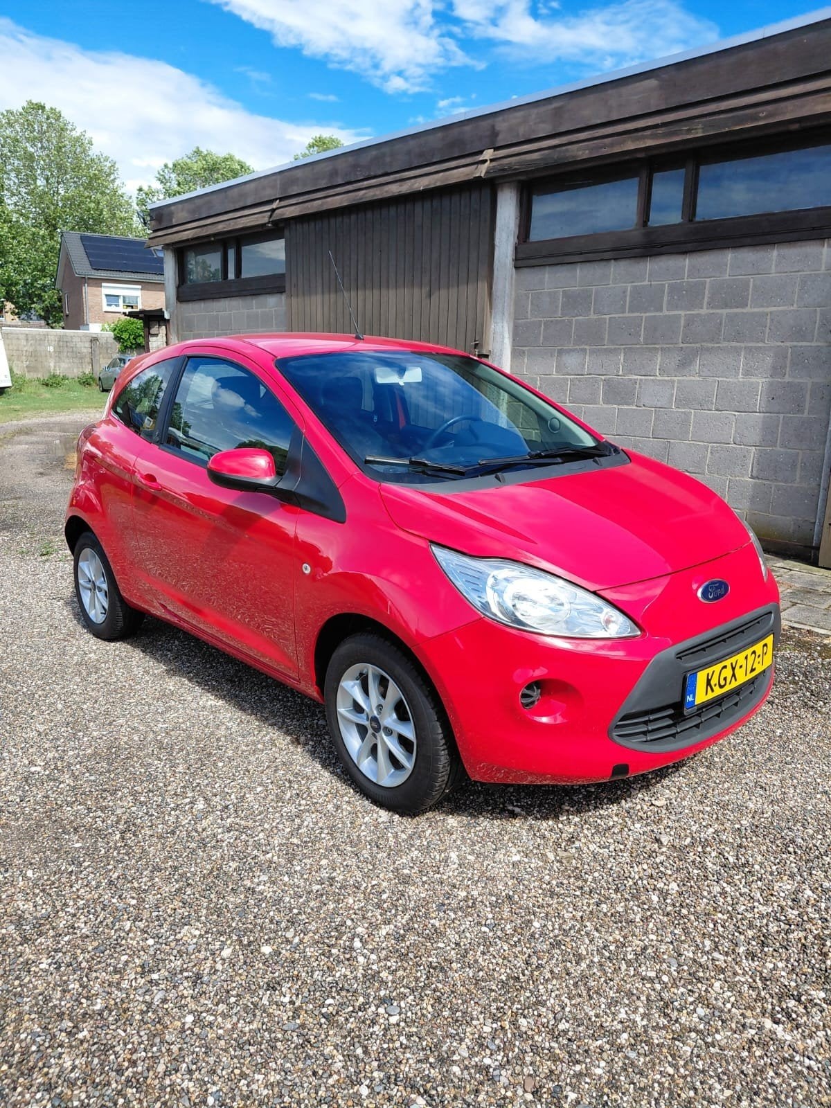 Ford Ka 1.2 69pk 2013 Rood AIRCO achteruitrij camera, Auto's, Ford, Voorwielaandrijving, 1242 cc, 4 cilinders, 4 stoelen