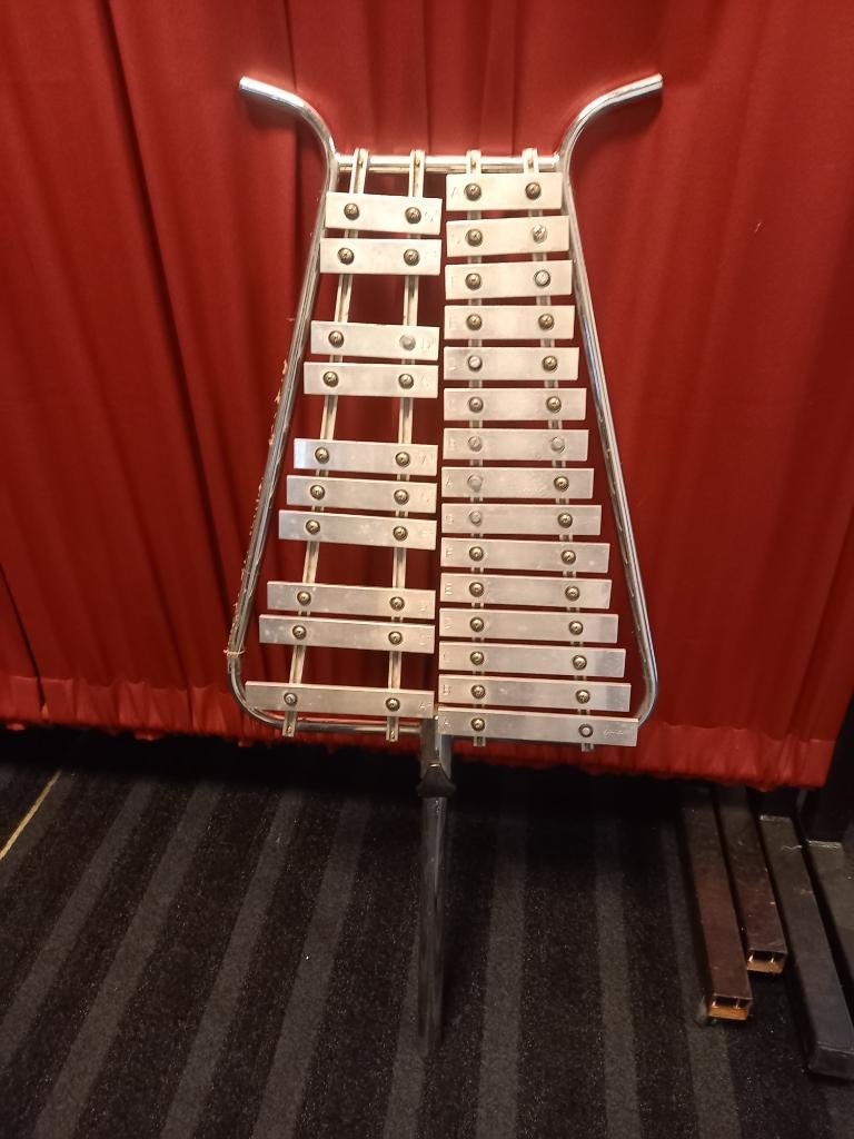 muziekinstrument lyra, Ophalen, Gebruikt, Melodische percussie