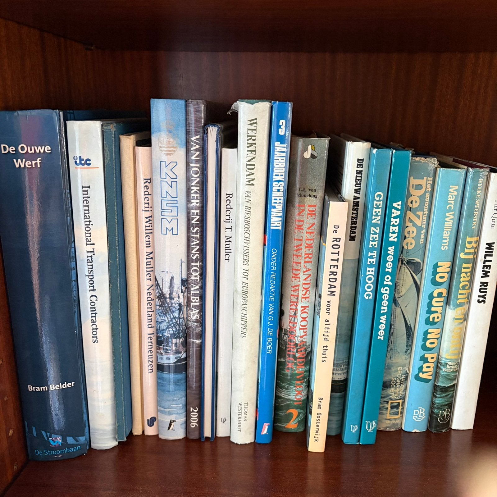 Enkelen jubileum boeken en zeesleepvaart, Boeken, Ophalen of Verzenden, Gelezen