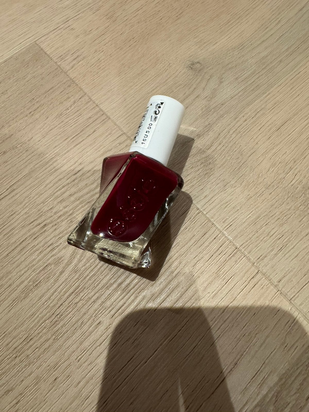 Essie 350 gala vanting, Ophalen of Verzenden, Zo goed als nieuw, Rood, Handen en Nagels